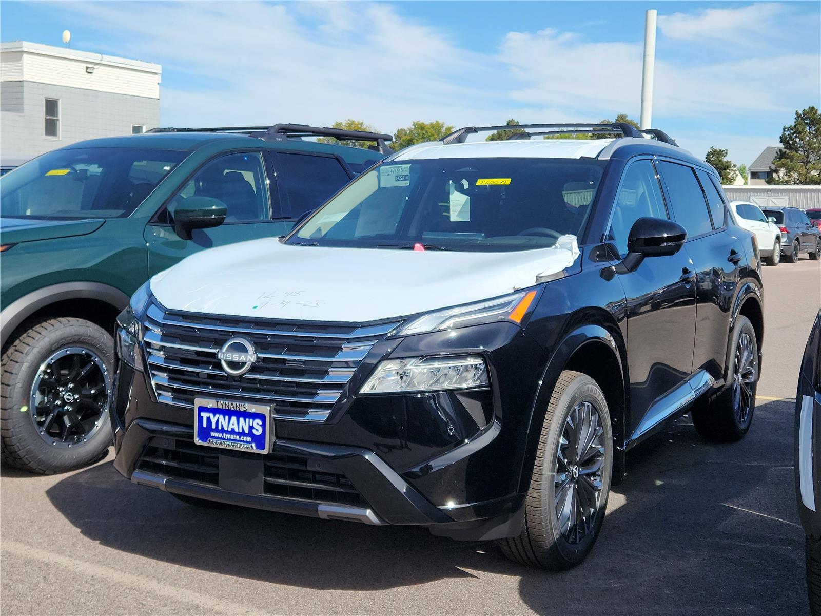 2026 Nissan Rogue Platinum photo 2