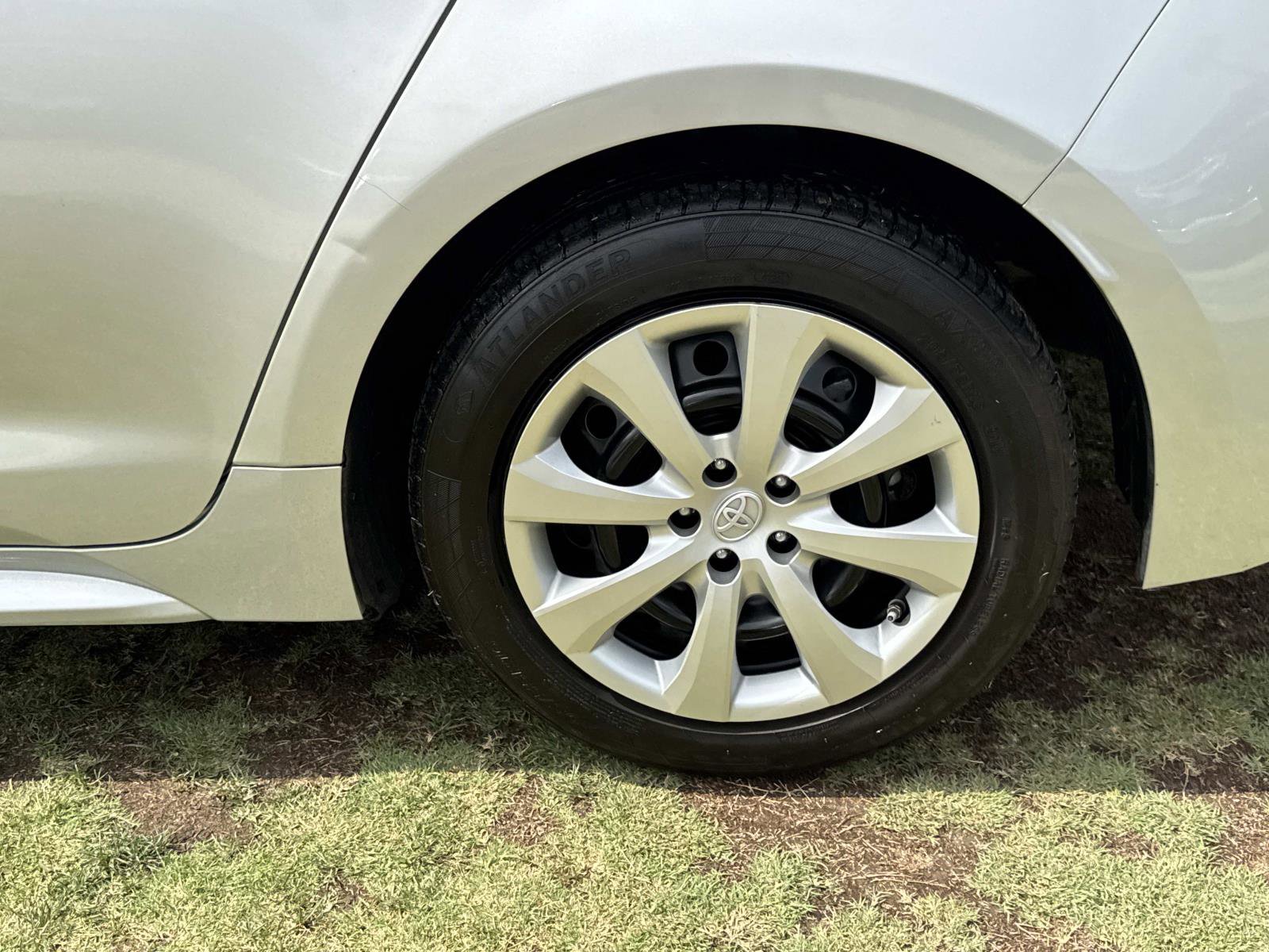 2020 Toyota Corolla LE photo 8