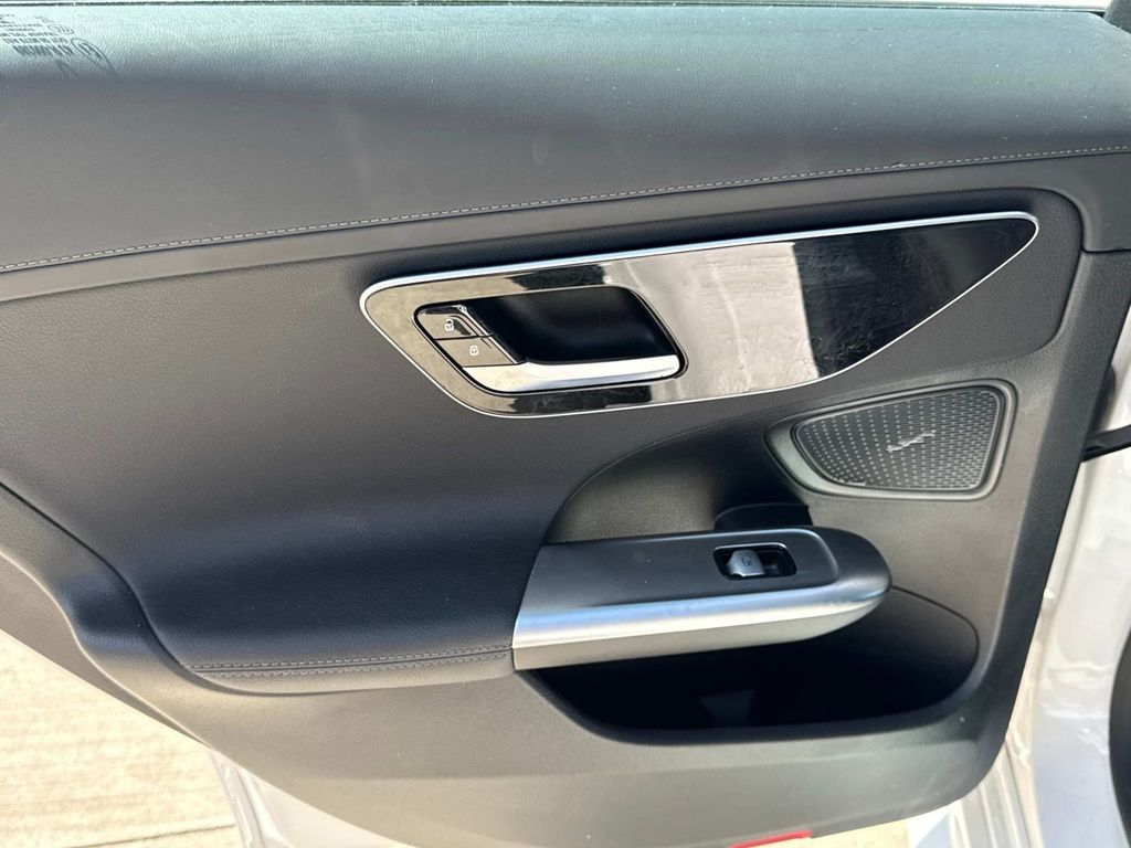 2023 Mercedes Benz C 300 4MATIC photo 9