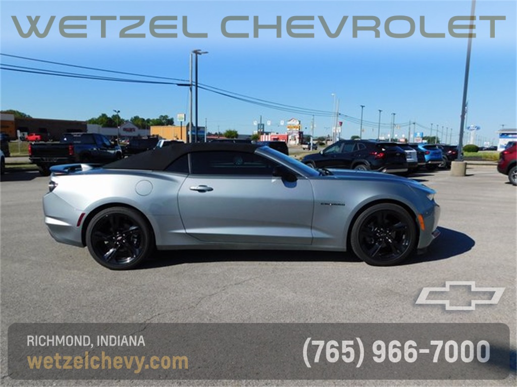 2024 Chevrolet Camaro 1LT photo 2
