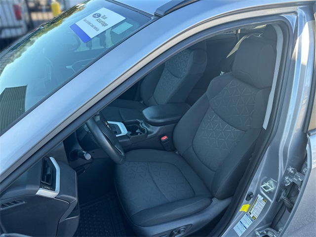2021 Toyota RAV4 XLE photo 12