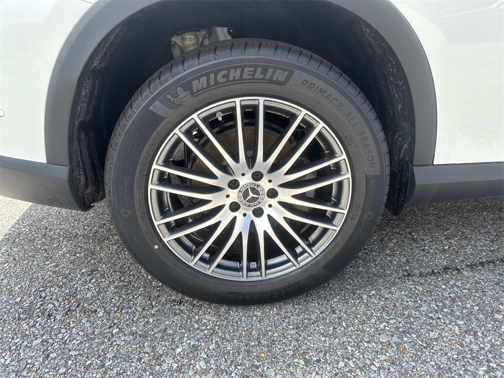 2025 Mercedes Benz GLC 300 4MATIC photo 2