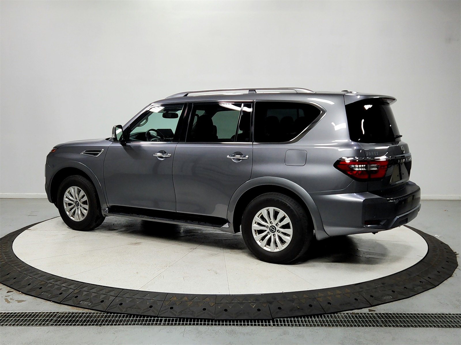 2023 Nissan Armada SV photo 3