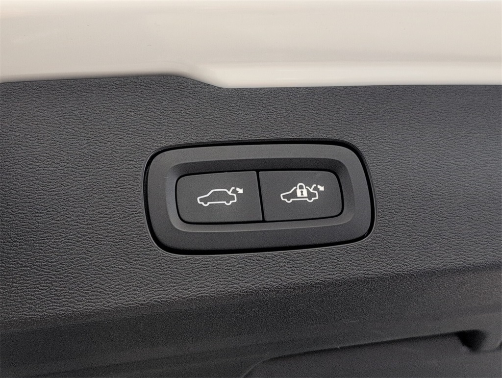 2021 Volvo V60 Cross Country T5 photo 13