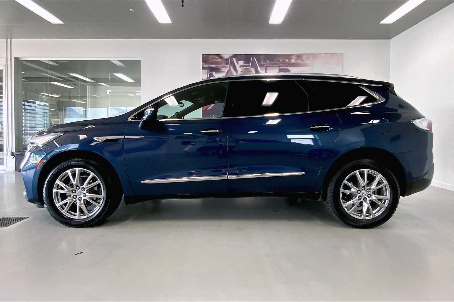 2023 Buick Enclave Essence photo 3