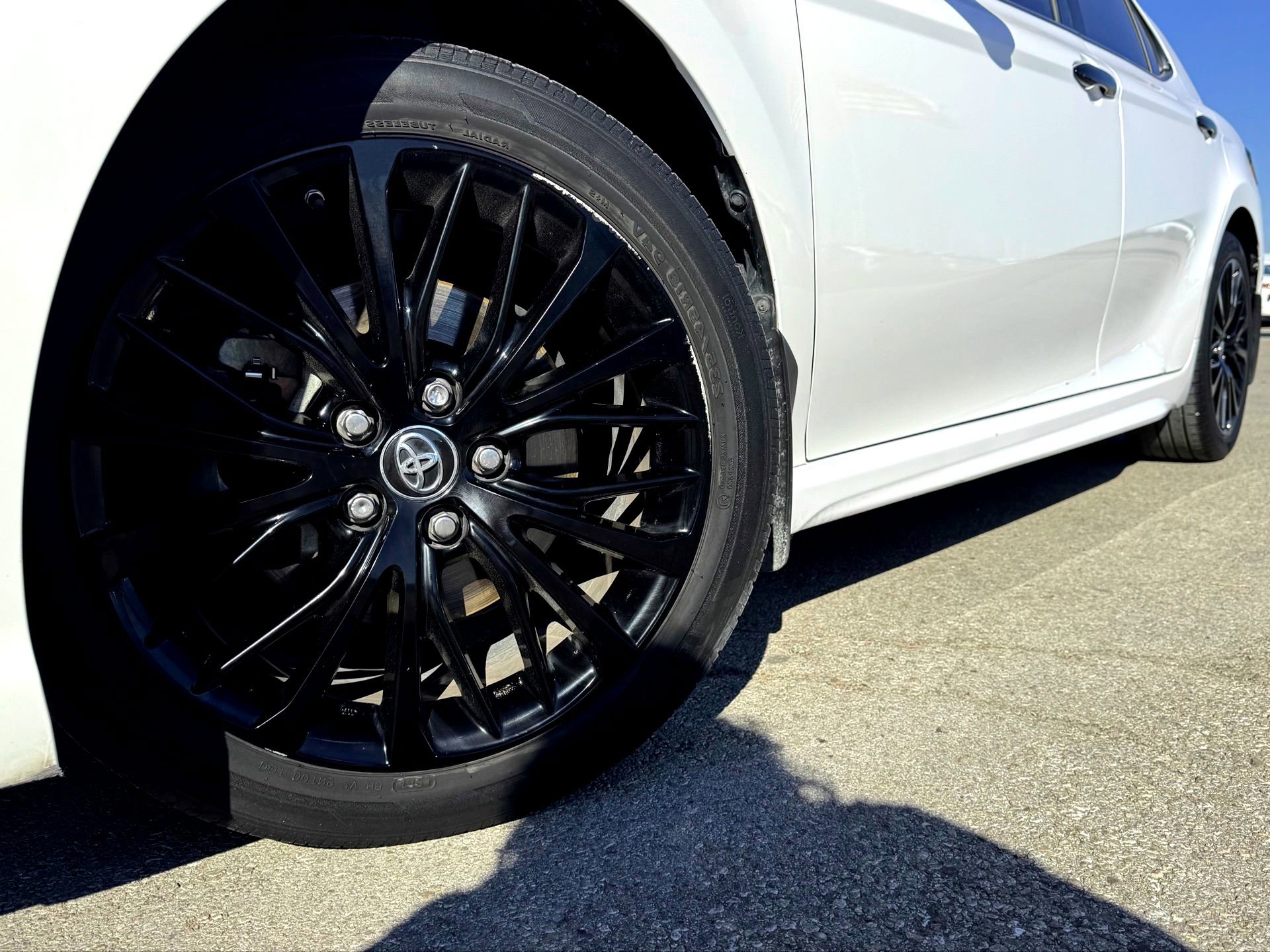 2020 Toyota Camry SE photo 2
