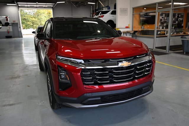 2026 Chevrolet Equinox photo 2
