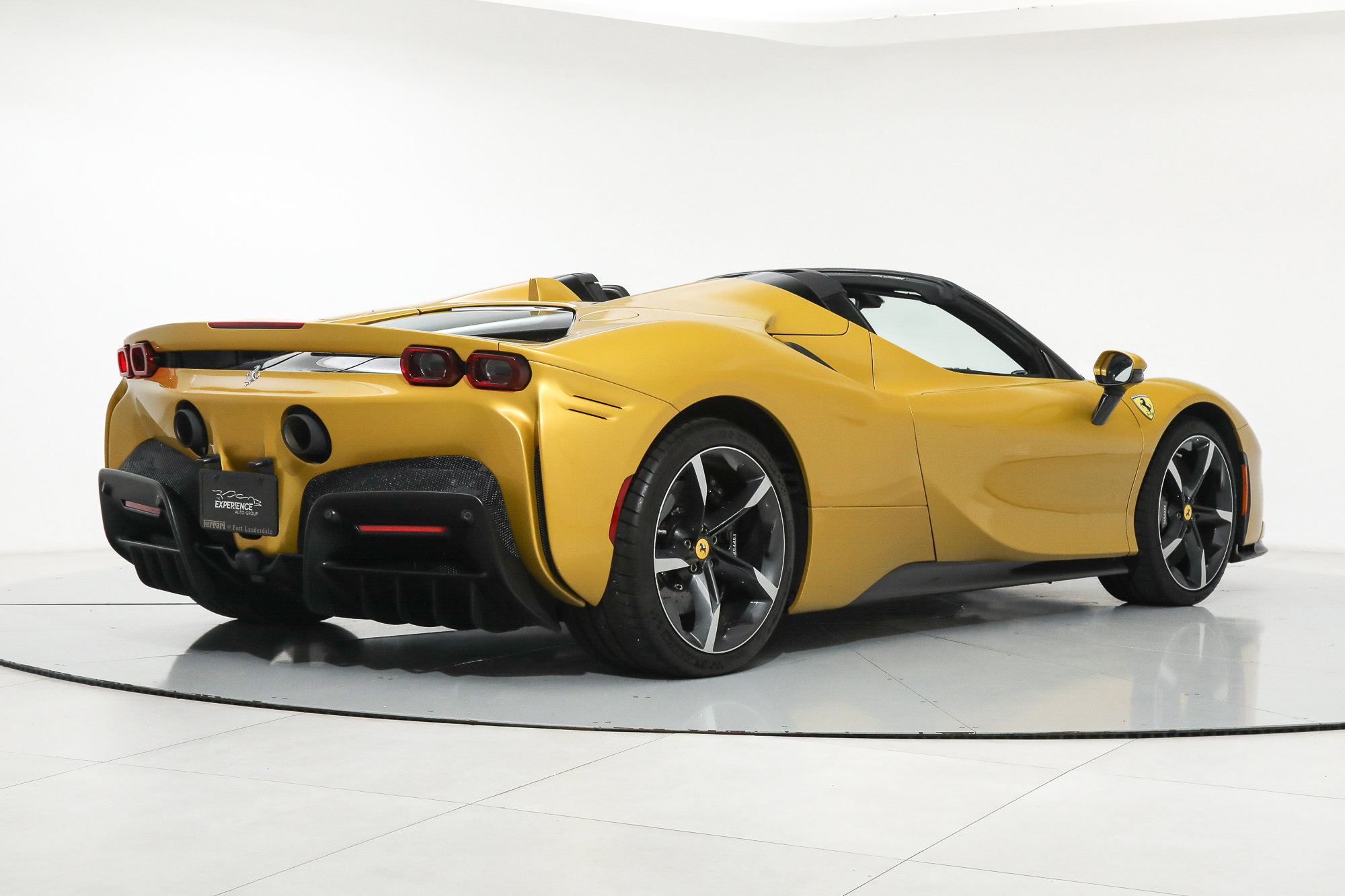 2022 Ferrari SF90 Spider photo 2