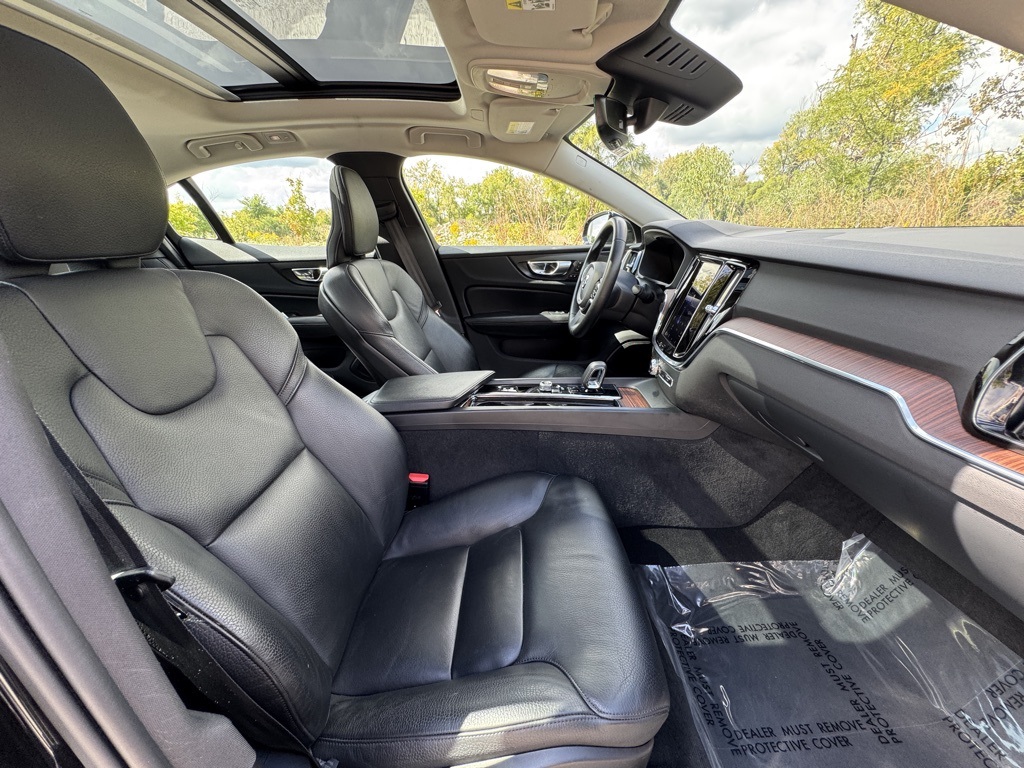 2024 Volvo S60 B5 Plus photo 22