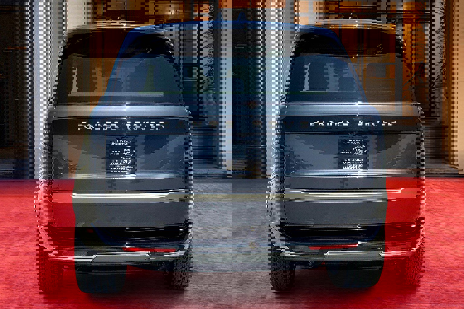 2025 Land Rover Range Rover SE photo 3