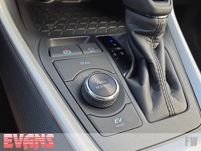 2025 Toyota RAV4 Hybrid XLE photo 8