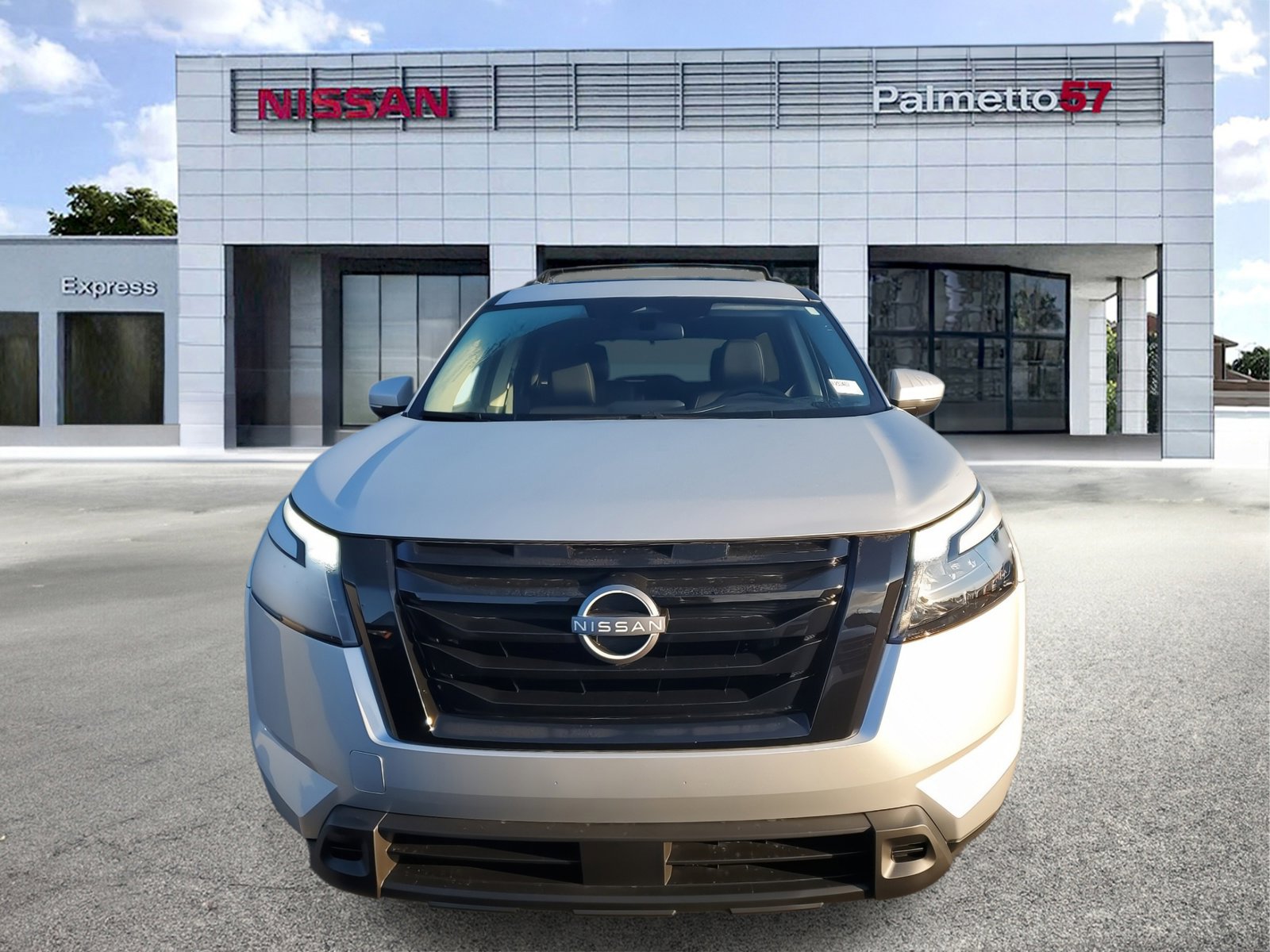 2025 Nissan Pathfinder SV photo 2