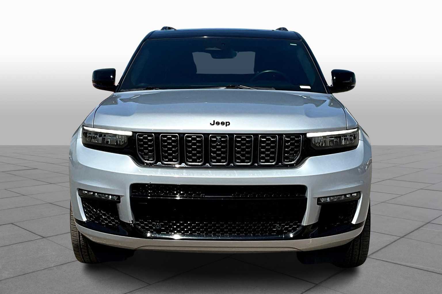 2023 Jeep Grand Cherokee L Summit Reserve photo 3