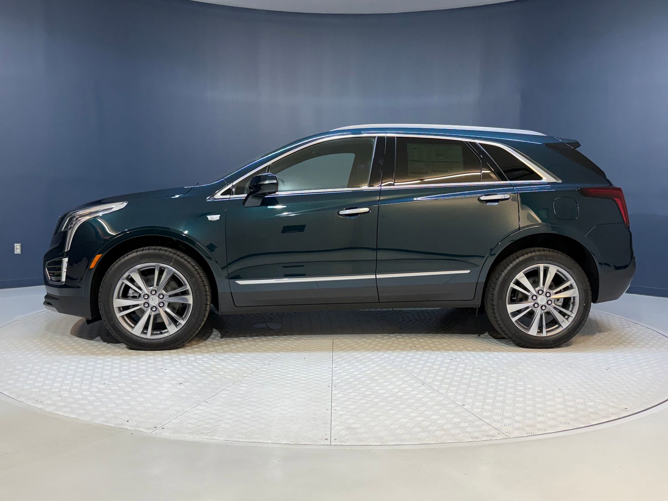 2025 Cadillac XT5 Premium Luxury photo 2