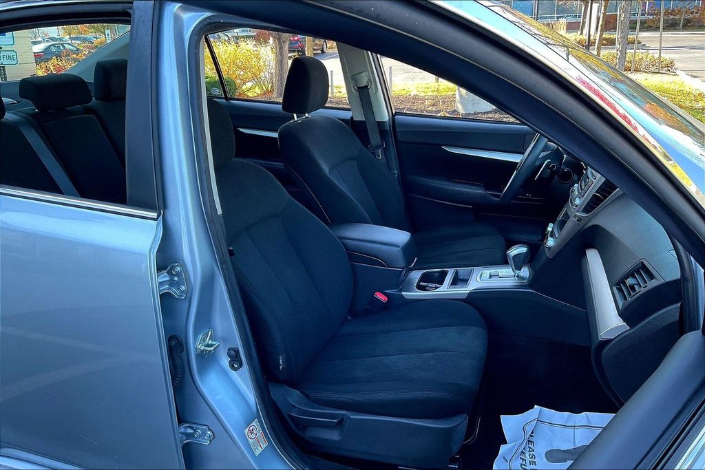 2013 Subaru Legacy 2.5i photo 4