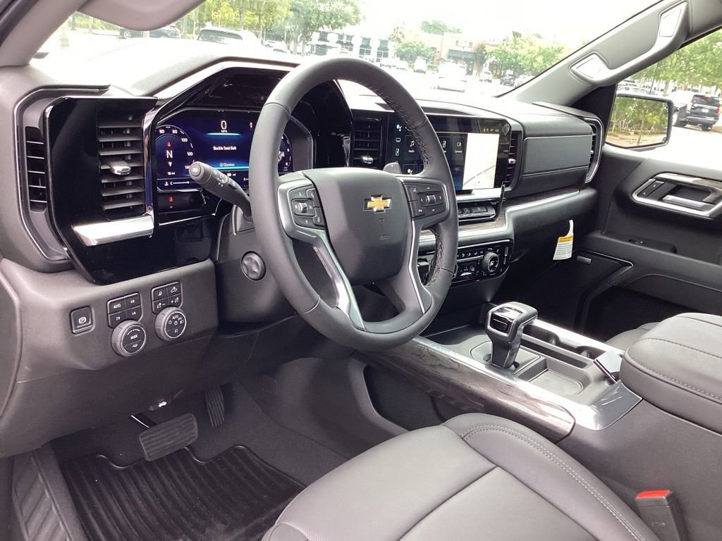 2025 Chevrolet Silverado 1500 LTZ photo 9