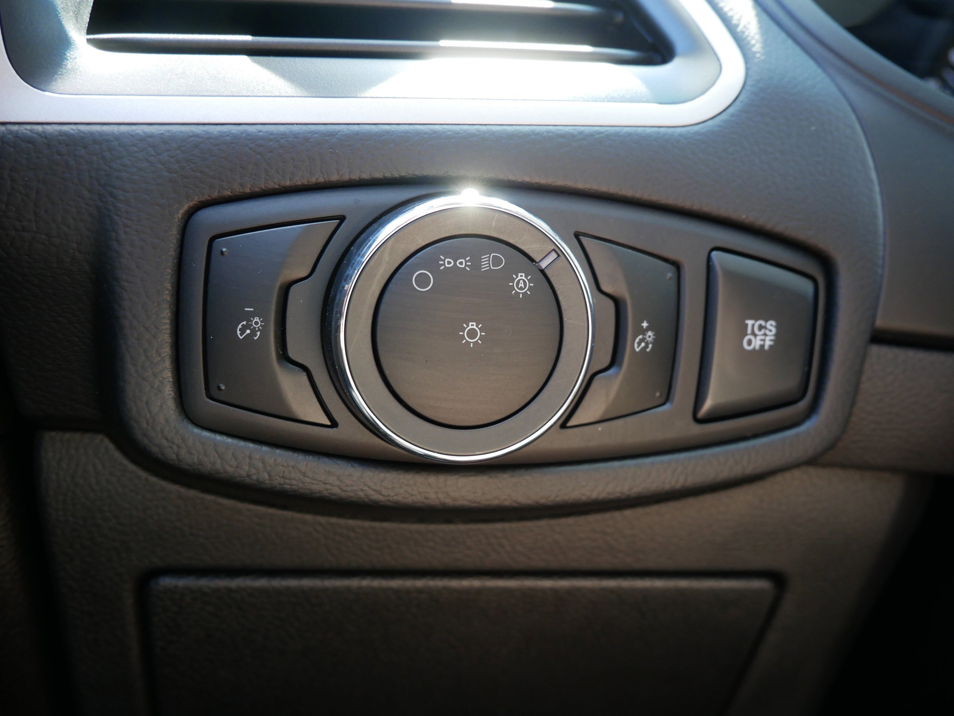 2024 Ford Edge SEL photo 24
