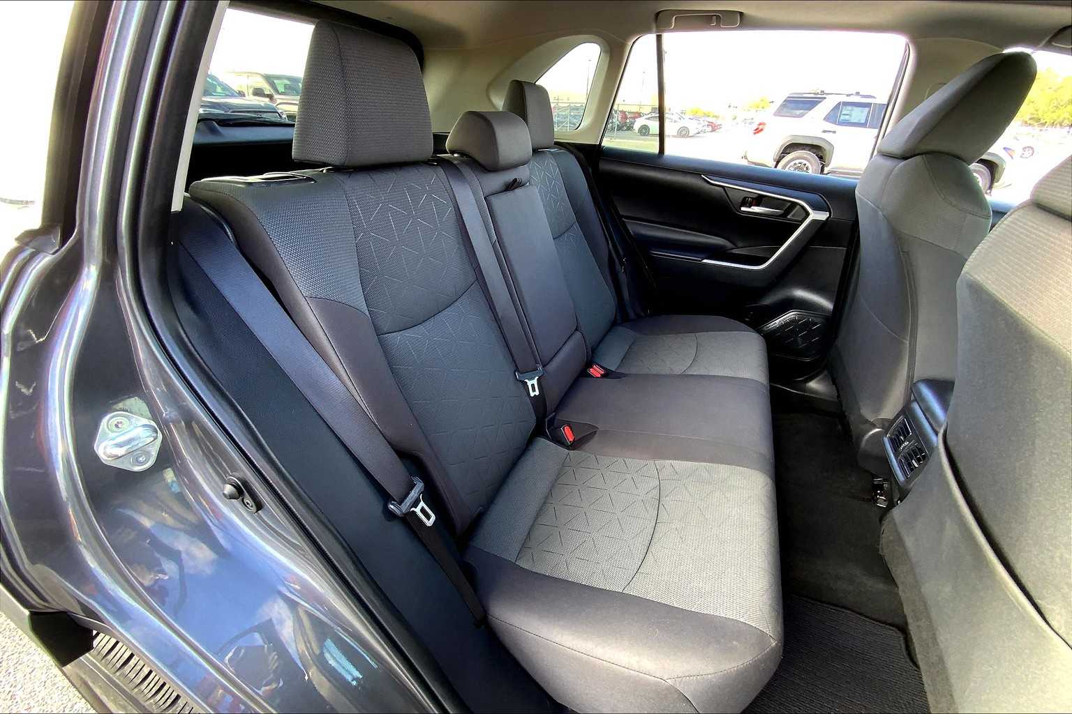2023 Toyota RAV4 XLE photo 18
