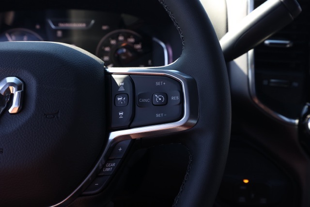 New 2026 Diamond Black Crystal Pearl-Coat Exterior Paint RAM Laramie Night Edition image 25