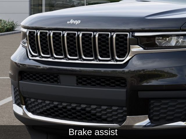 2025 Jeep Grand Cherokee Laredo photo 4