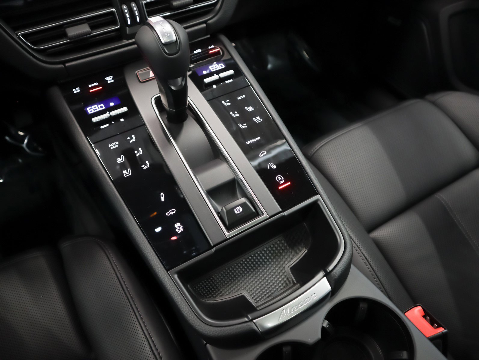 2025 Porsche Macan T photo 19