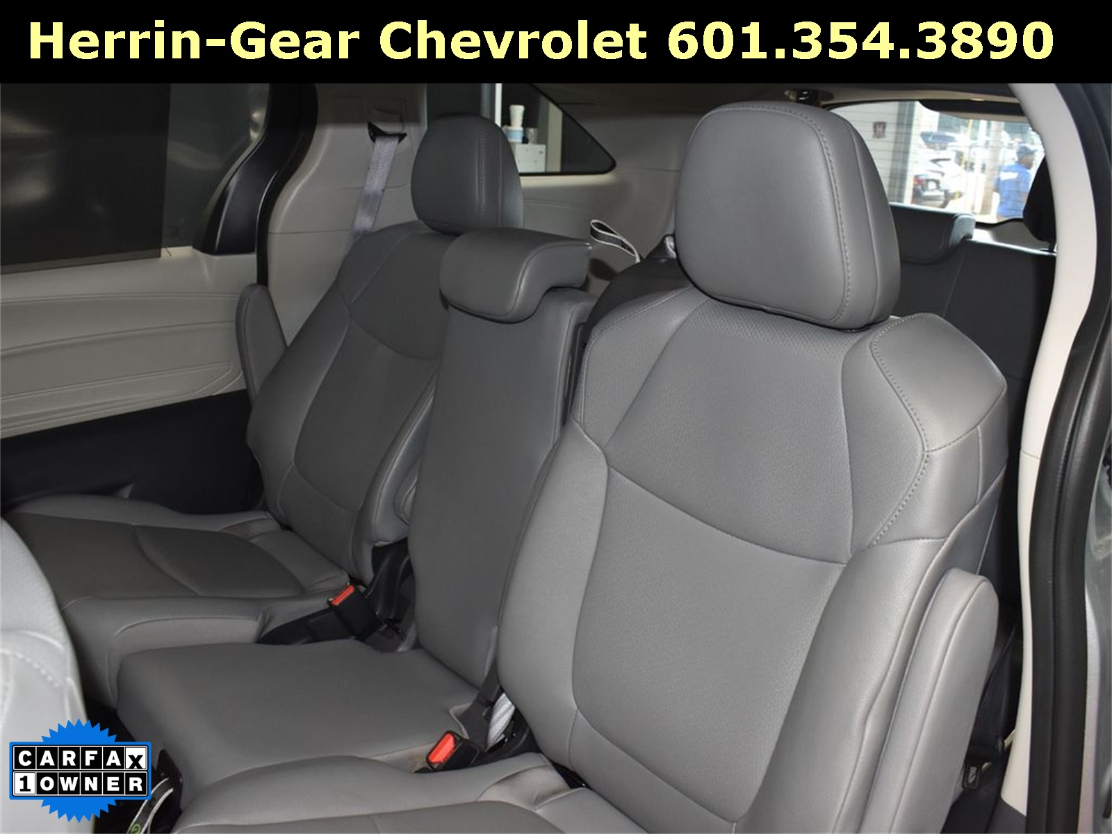 2023 Toyota Sienna XLE photo 15