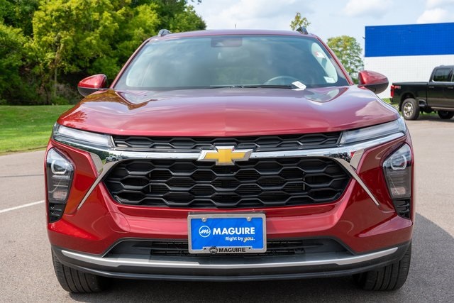 2024 Chevrolet Trax LT photo 2