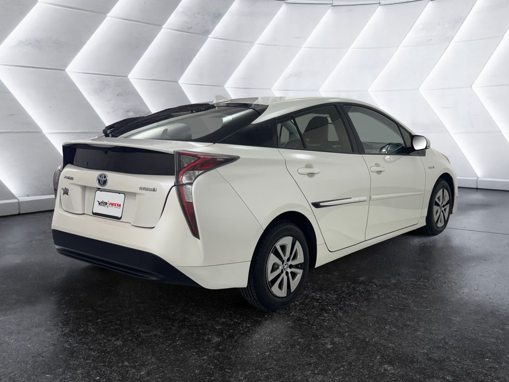 2016 Toyota Prius Four photo 4