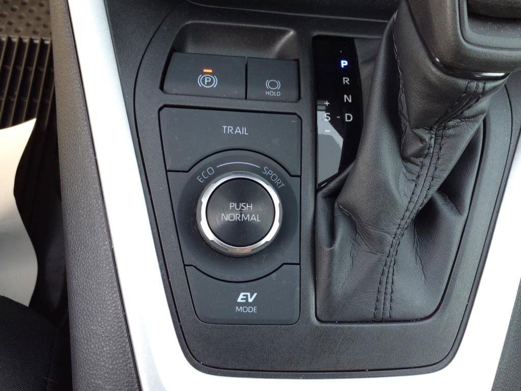 2022 Toyota RAV4 Hybrid LE photo 18