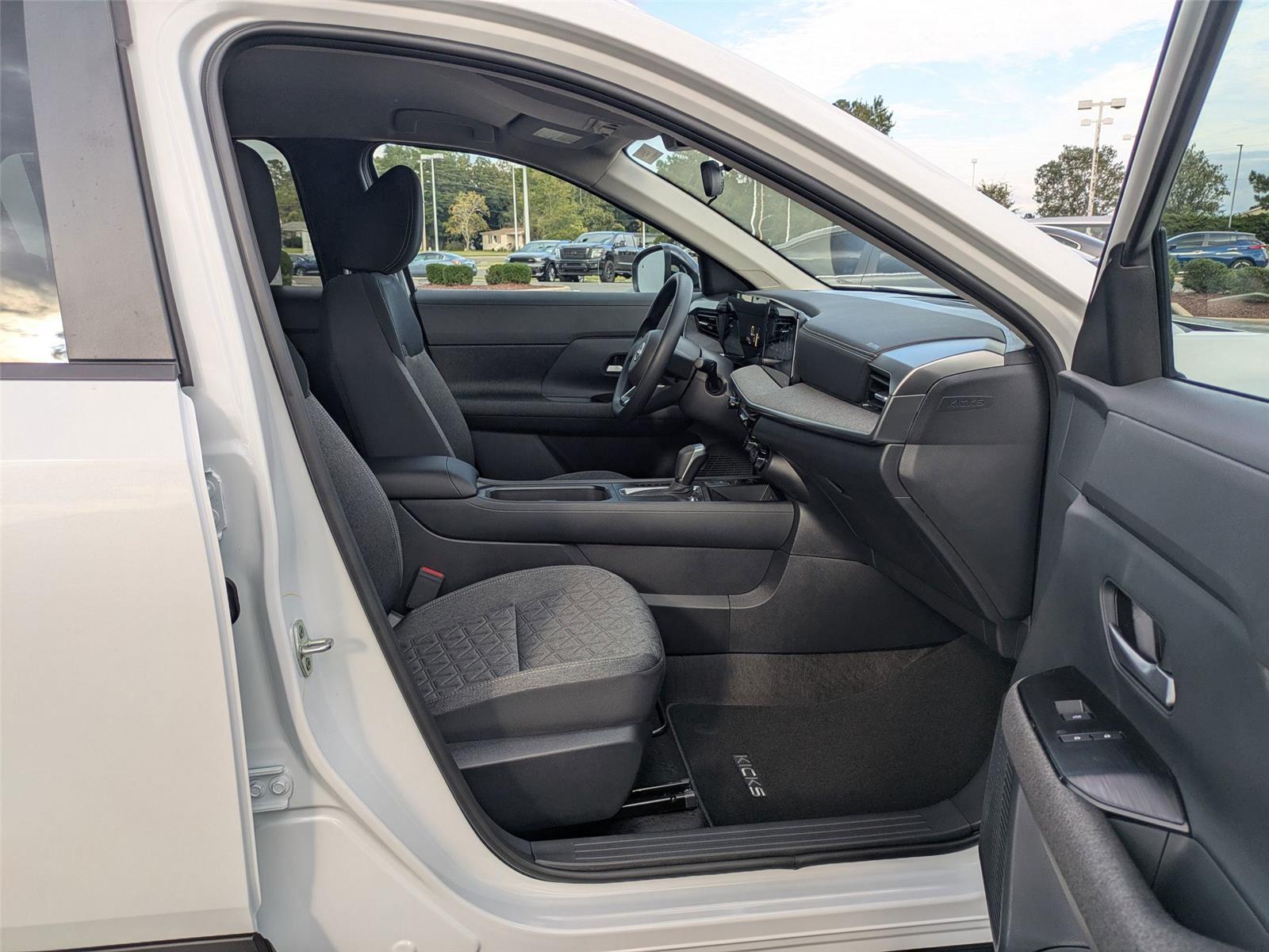 2026 Nissan Kicks SV photo 29
