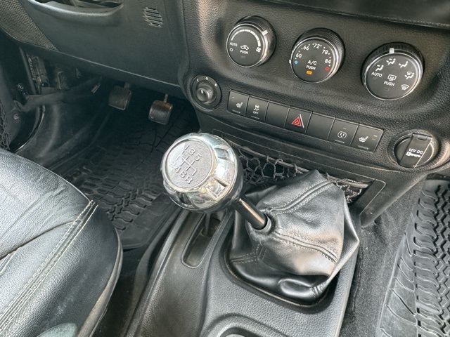 2014 Jeep Wrangler Unlimited Rubicon photo 12