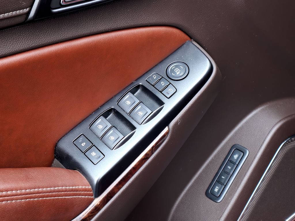 2015 Chevrolet Tahoe LTZ photo 12