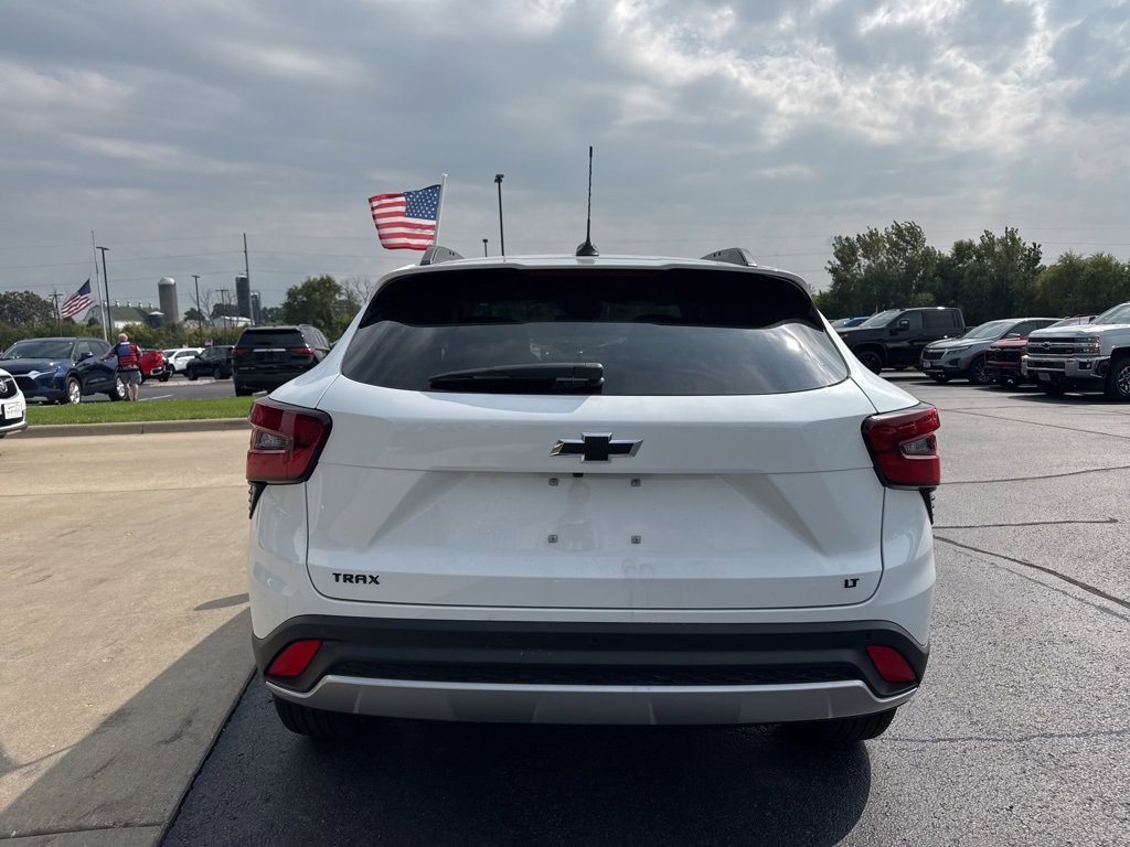 2025 Chevrolet Trax LT photo 6