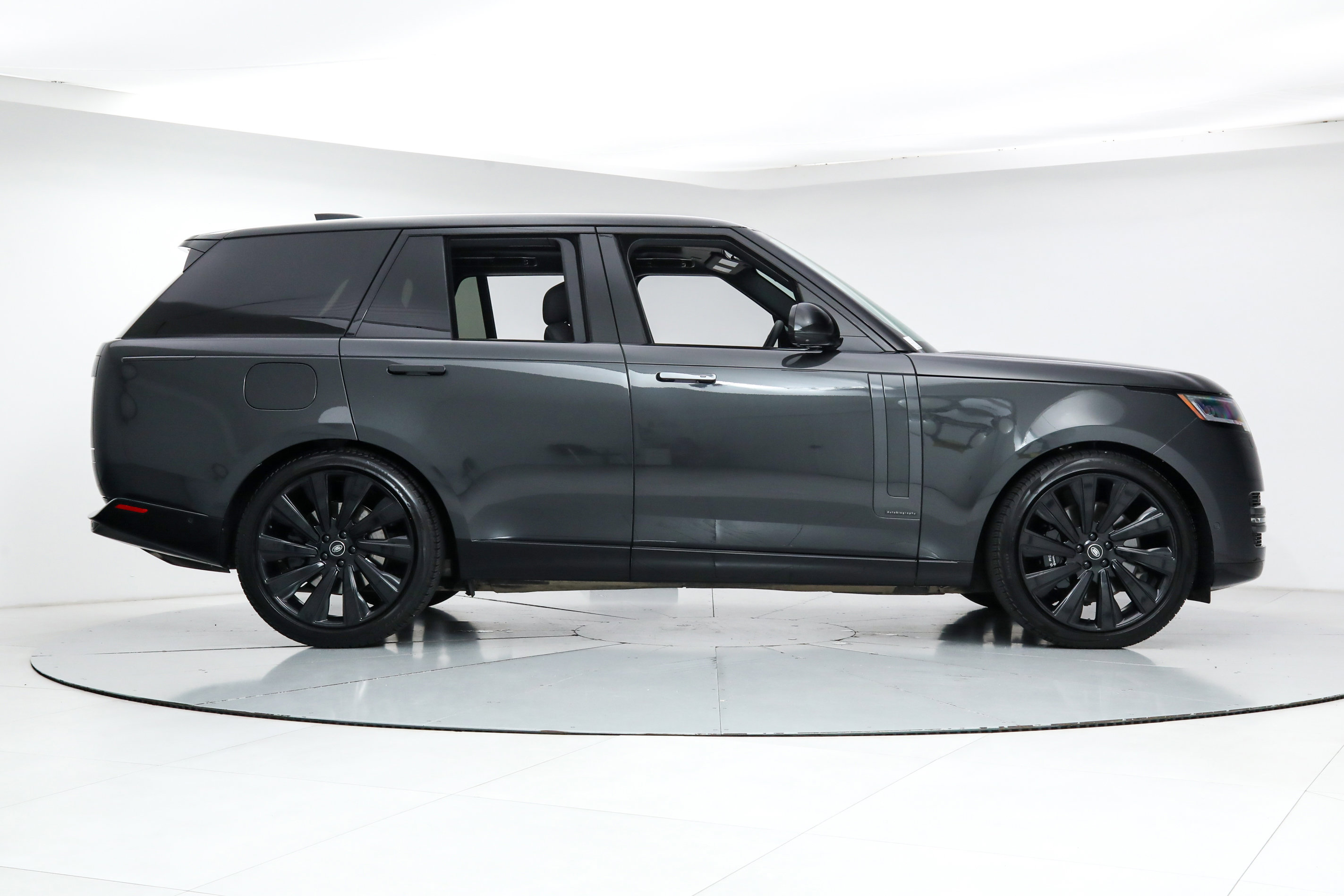 2025 Land Rover Range Rover Autobiography photo 6