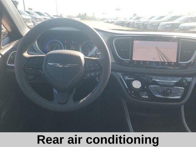 2025 Chrysler Pacifica Limited photo 2