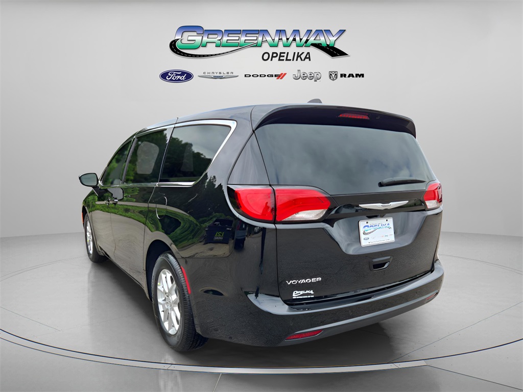 2026 Chrysler Voyager LX photo 5