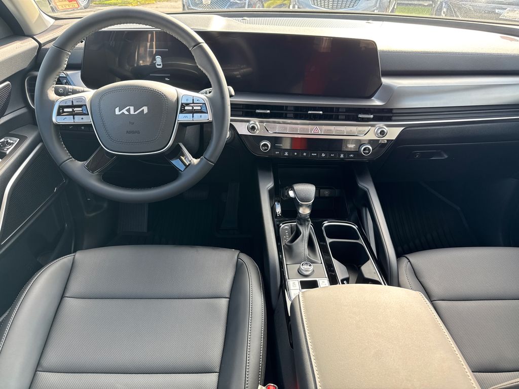 2025 Kia Telluride LX photo 22