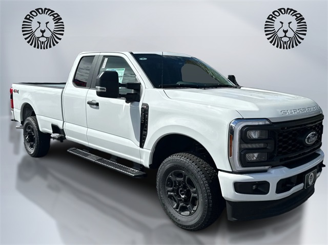 2025 Ford F-350 photo 3