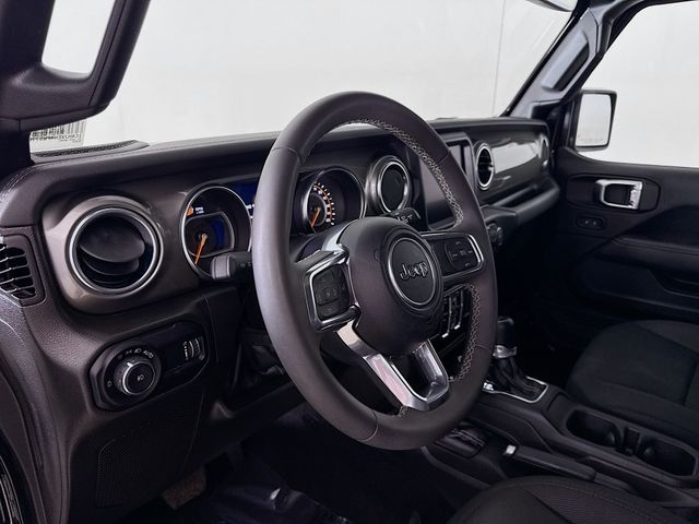 2023 Jeep Wrangler Sahara photo 9
