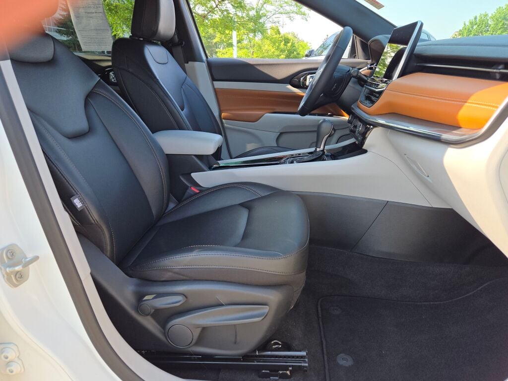 2023 Jeep Compass Limited photo 6