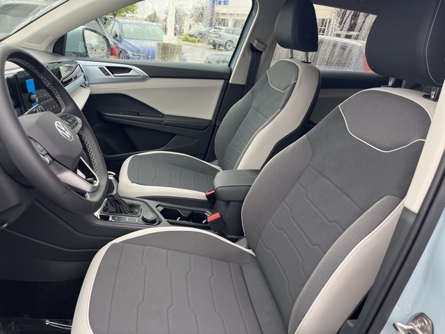 2025 Volkswagen Taos SE photo 10