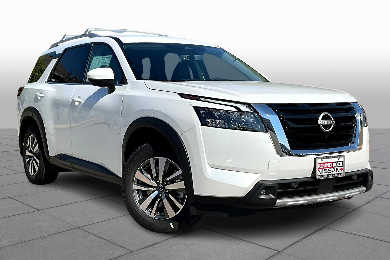 2025 Nissan Pathfinder SL photo 2