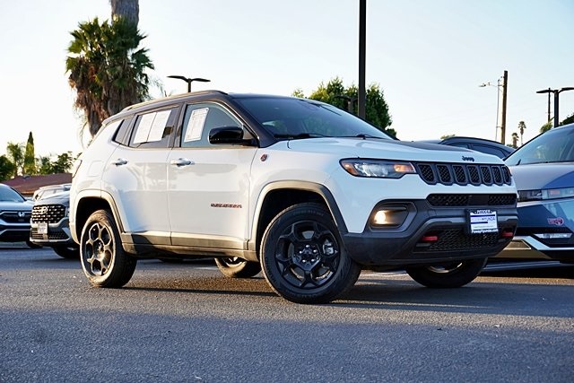 Used 2023 White Jeep Trailhawk image 1