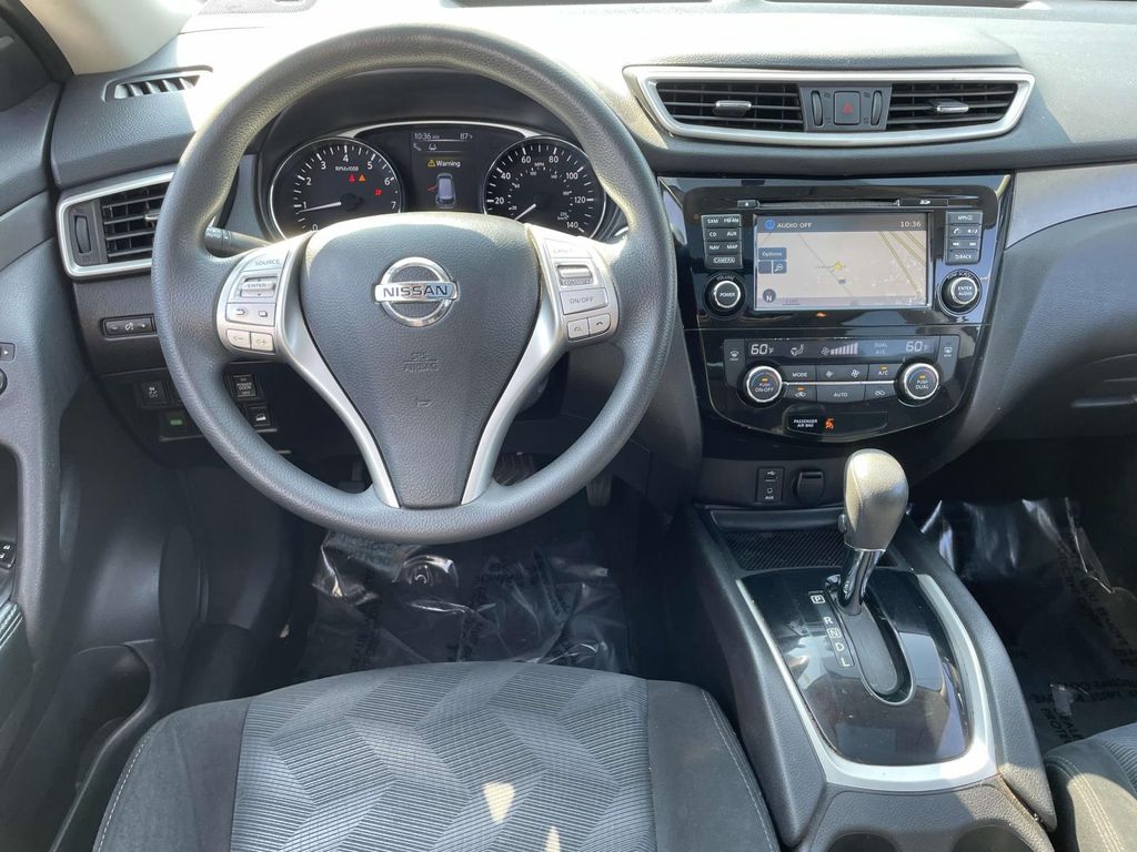 2015 Nissan Rogue SV photo 12