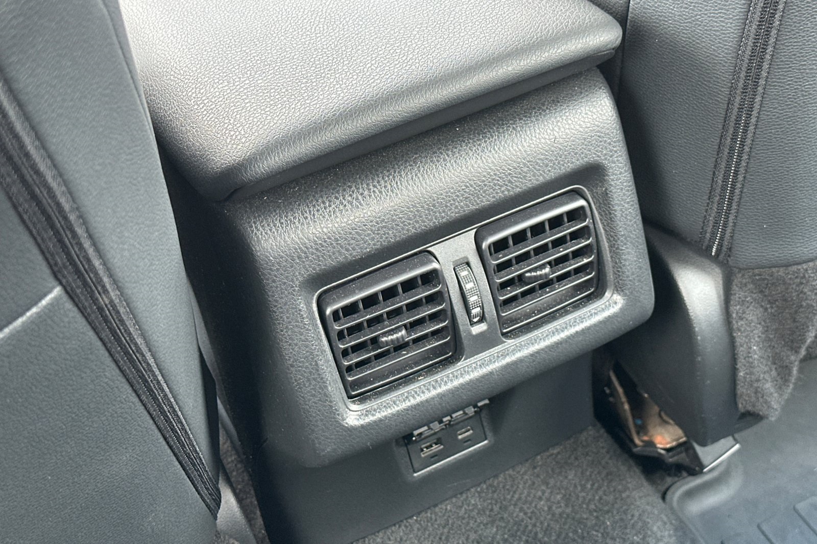 2025 Toyota Camry SE photo 13