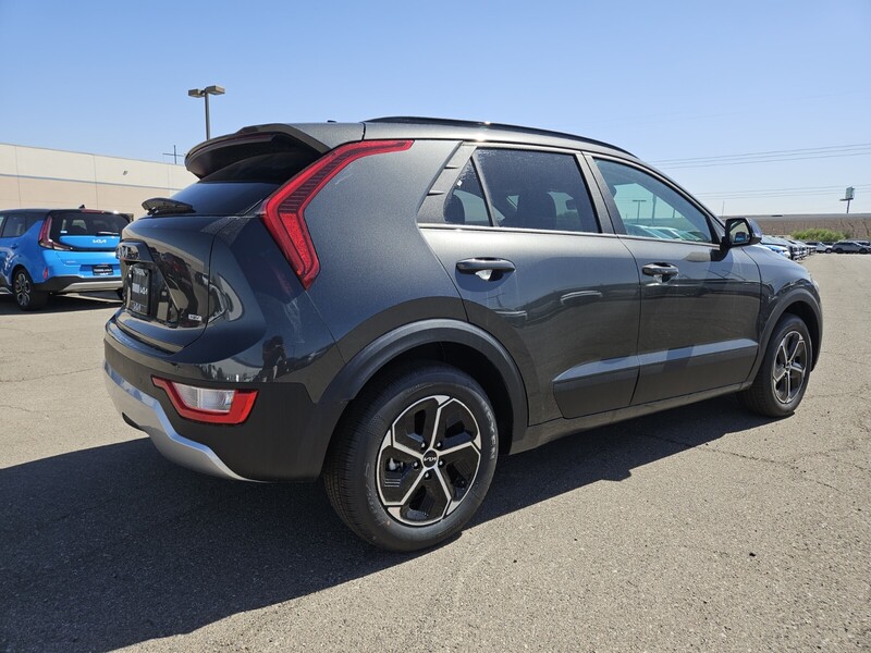 2025 Kia Niro EX photo 3