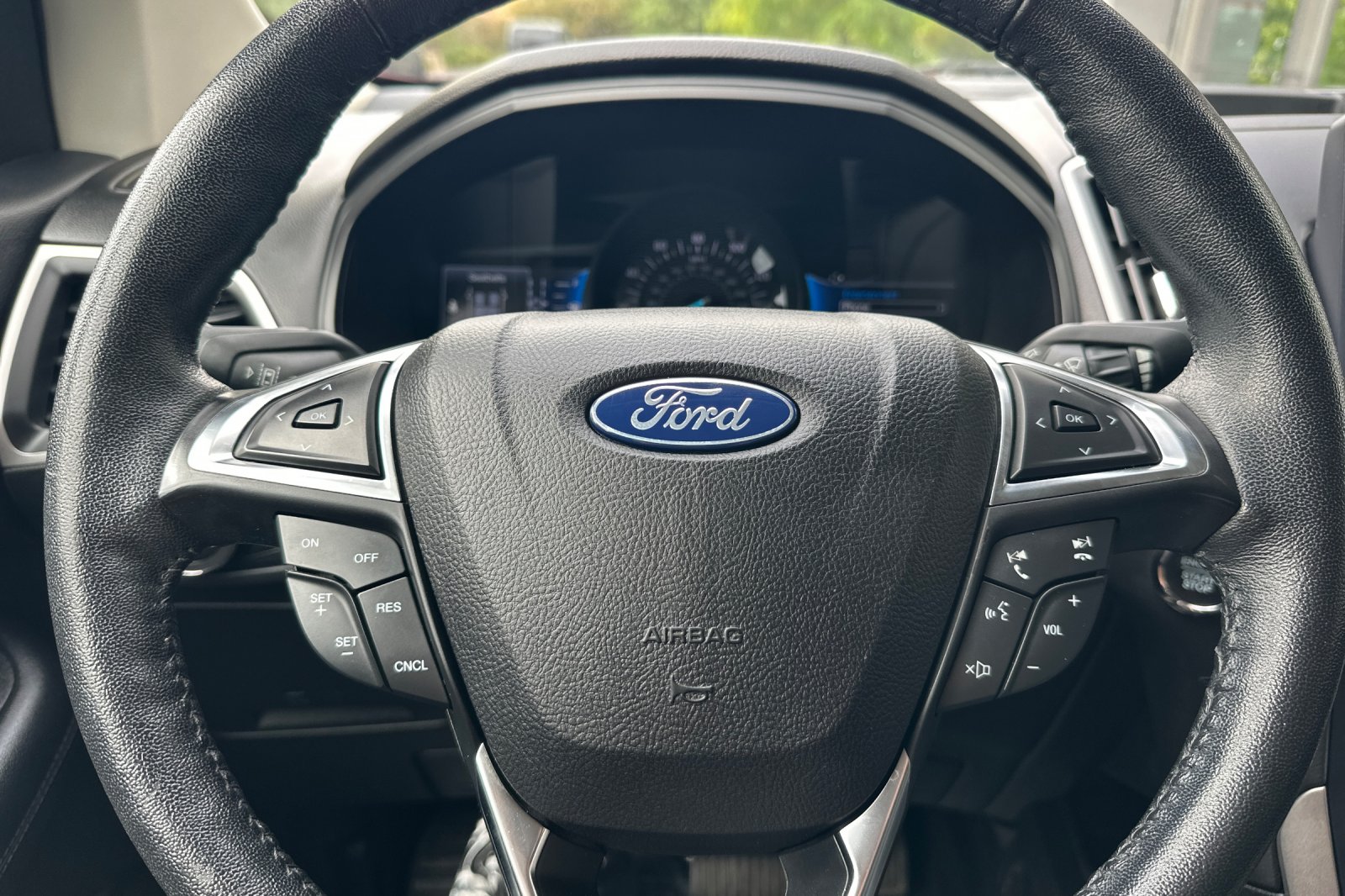 2022 Ford Edge SEL photo 22