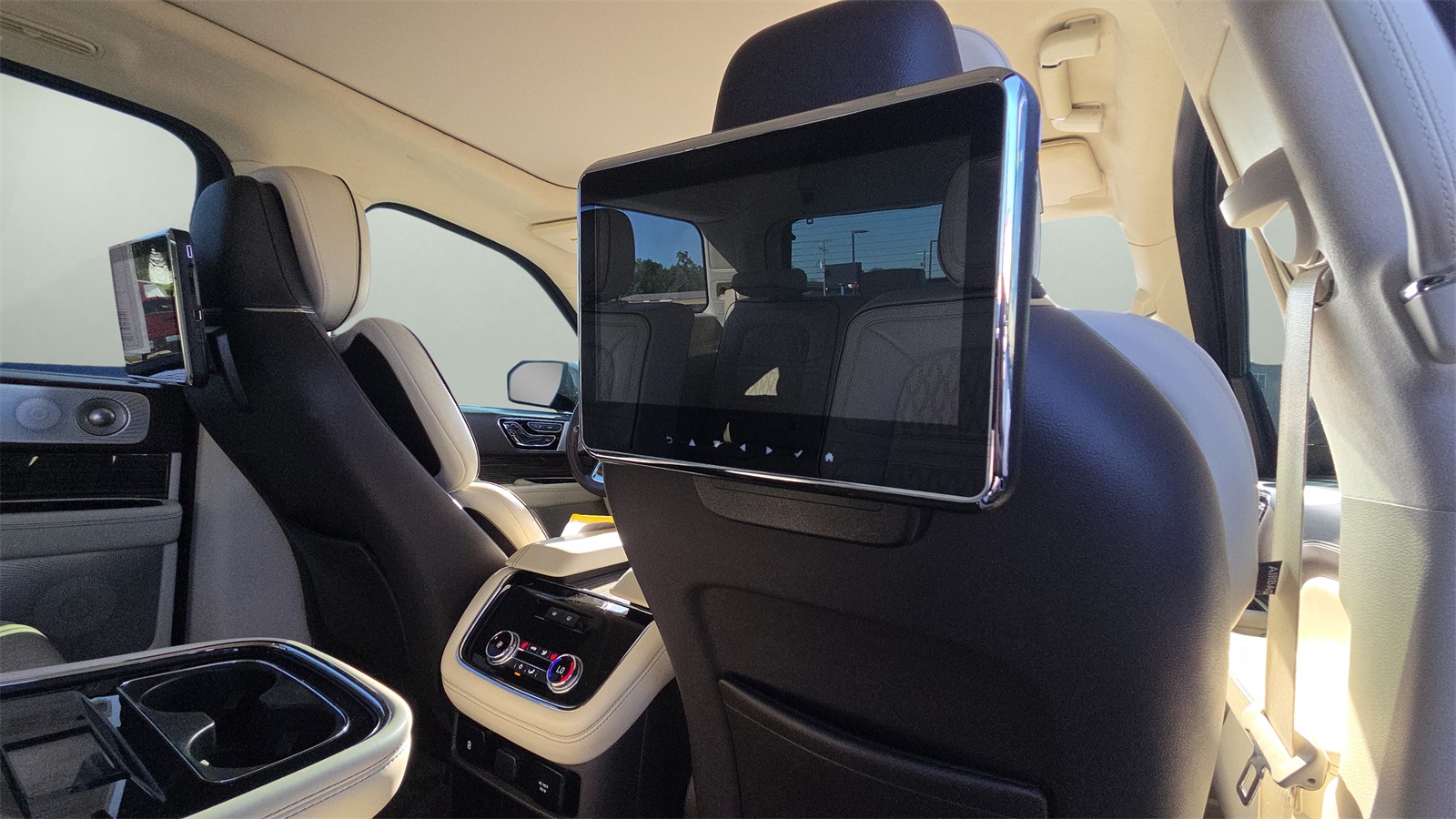 2019 Lincoln Navigator Black Label photo 18