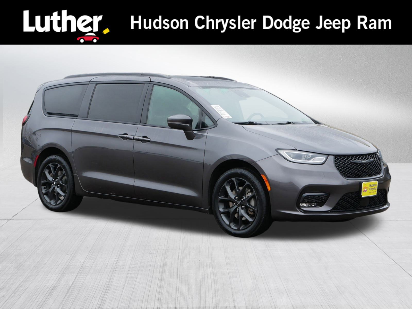 2021 Chrysler Pacifica Limited's photo