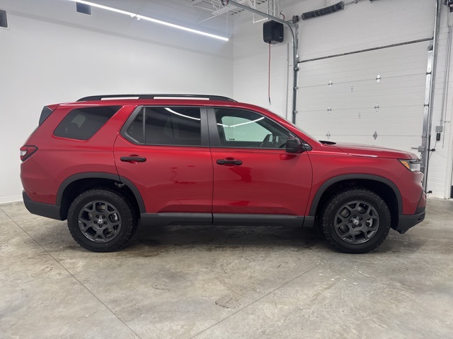 2025 Honda Pilot TrailSport photo 3